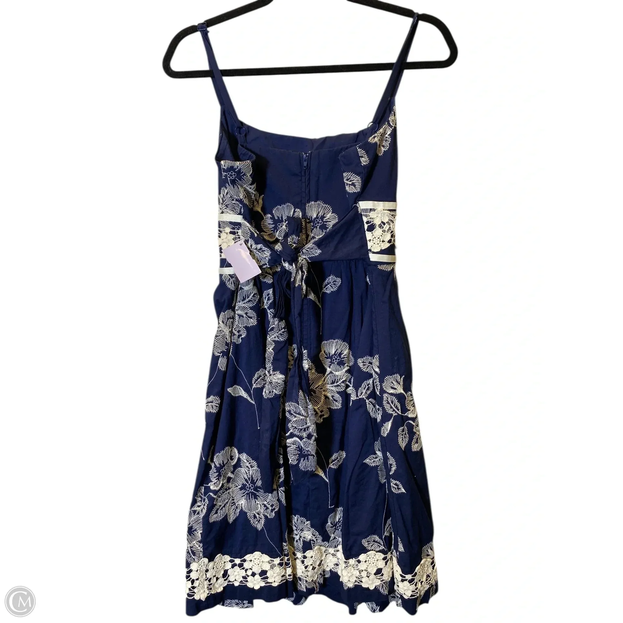 Dress Casual Short By Dressbarn In Blue & White. Size: L